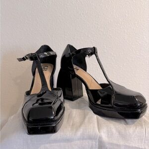 Gianni Bini black chunky heel. Brand new only never worn size 7